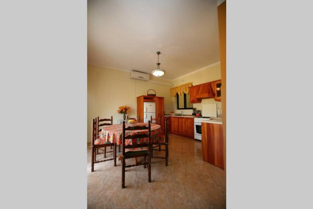 Spacious Apartment In Marsalforn, Gozo Экстерьер фото